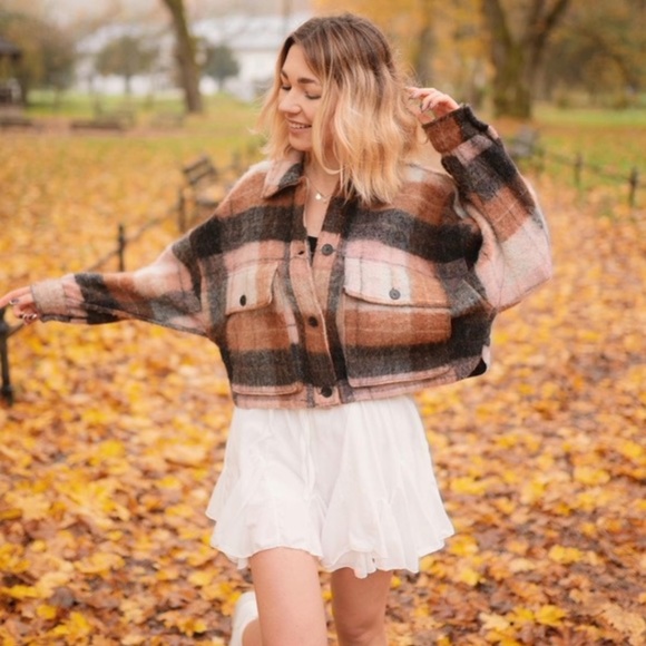 Zara Jackets & Blazers - ZARA CROPPED PLAID OVERSHIRT NWT